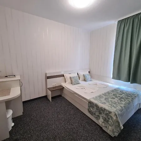 Yanevi ゲストハウス ラヴダ