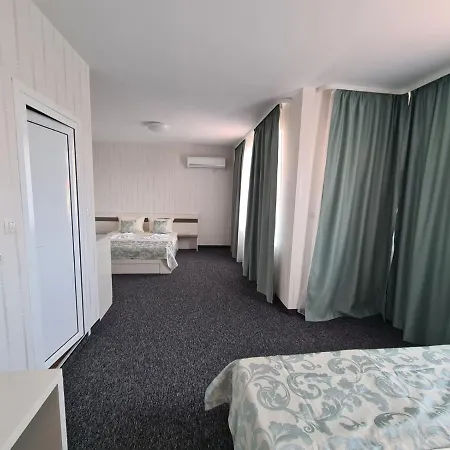 Yanevi בית הארחה