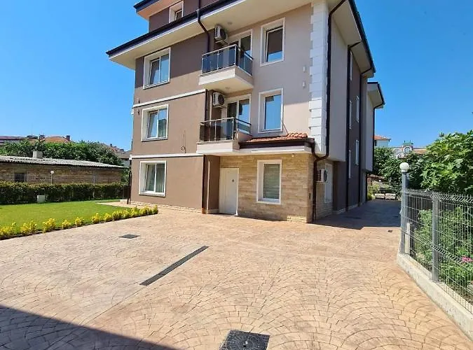 Yanevi بيت ضيافة